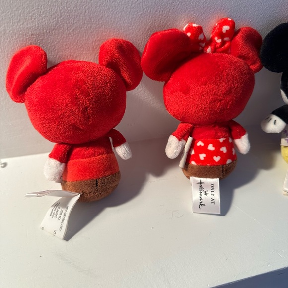 Sweet set of 5 Mickey and Minnie, lovable Hallmark itty bitty’s ♥️✨ Free gifts!! - Picture 6 of 9